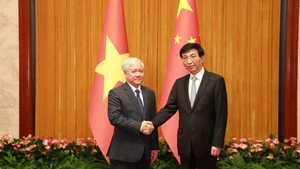 越南祖国阵线中央委员会主席杜文战向中国全国政协主席王沪宁致贺信。