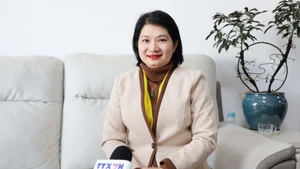 广东越粤商旅服务有限公司总经理范氏清鸾接受越通社记者采访。（图片来源：越通社）