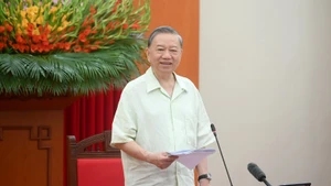 10月15日，苏林总书记主持召开越共中央关于发展科技创新与数字化转型的指导委员会常务委员会第三季度会议。