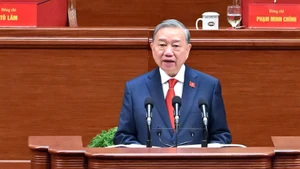 苏林总书记致闭幕词。（水源 摄）