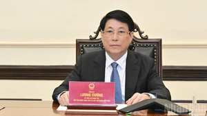 越南国家主席梁强同韩国总统李在明通电话。（水原 摄）