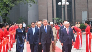 苏林总书记等党和国家领导人出席越共越南祖国阵线和中央各团体第一次代表大会