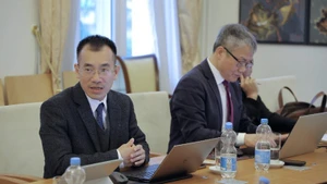 越南国家科学技术发展基金会（NAFOSTED）副经理阮富平在座谈会上发言。（图片来源：越通社）