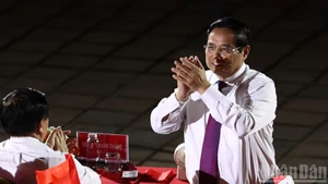 范明正总理出席 “黄金时机”节目顺化直播站。（光进 廷黄 摄）