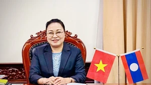 老挝驻越南大使坎葆·恩塔万接受媒体采访。