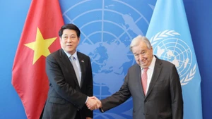 越南国家主席梁强会见联合国秘书长安东尼奥·古特雷斯。（图片来源：越通社）