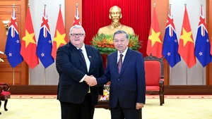 苏林总书记会见新西兰议会议长格里·布朗利。