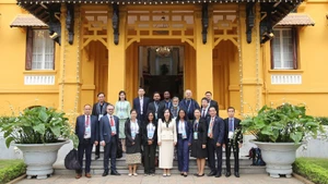 越南外交部副部长黎氏秋姮会见参加越共十四大报道的外国记者。