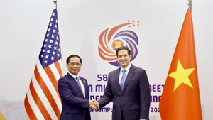 越南政府副总理兼外长裴青山和美国国务卿鲁比奥。（图片来源：越通社）