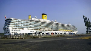 2月22日上午，歌诗达邮轮“德利齐奥萨号”（Costa Deliziosa）停靠胡志明市富美港。