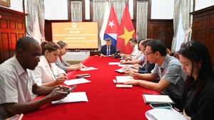 新闻发布会现场。