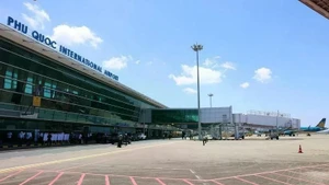 采用商业模式投资扩建富国国际航空港。