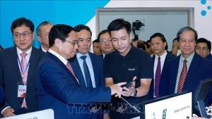 越南政府总理范明正出席2024年越南创新日活动和国家创新中心（NIC）成立5周年庆典。（图片来源：越通社）