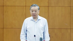 苏林总书记发表讲话。