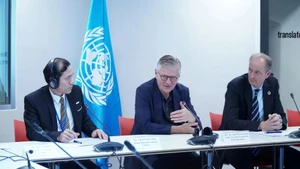 联合国负责维和事务的副秘书长让-皮埃尔·拉克鲁瓦会见了越南媒体记者。