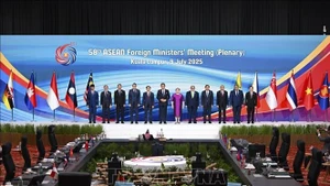 与会代表合影。