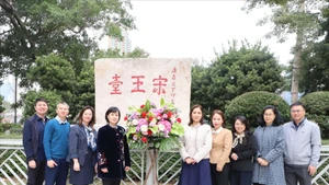 越南驻中国香港总领事馆代表团参观位于香港特别行政区九龙区的宋王台古迹。