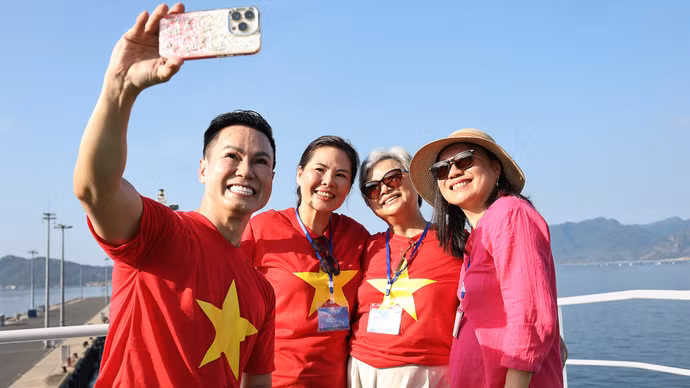 旅居海外越南侨胞探访长沙特区之旅。（耀玉 摄）