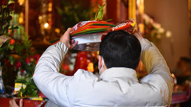 河内人正月十五出去烧香拜佛 祈求平安（组图） ảnh 7