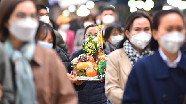 河内人正月十五出去烧香拜佛 祈求平安（组图） ảnh 4