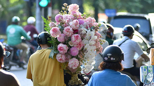 10·20越南妇女节,河内市民出门逛街游玩(组图) ảnh 1 10·20越南妇女节,河内市民出门逛街游玩(组图) ảnh 1