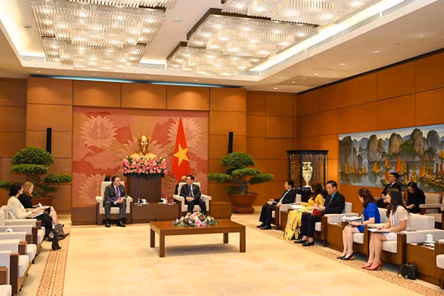 越南国会主席王廷惠分别会见美国和加拿大驻越南大使（组图） ảnh 2