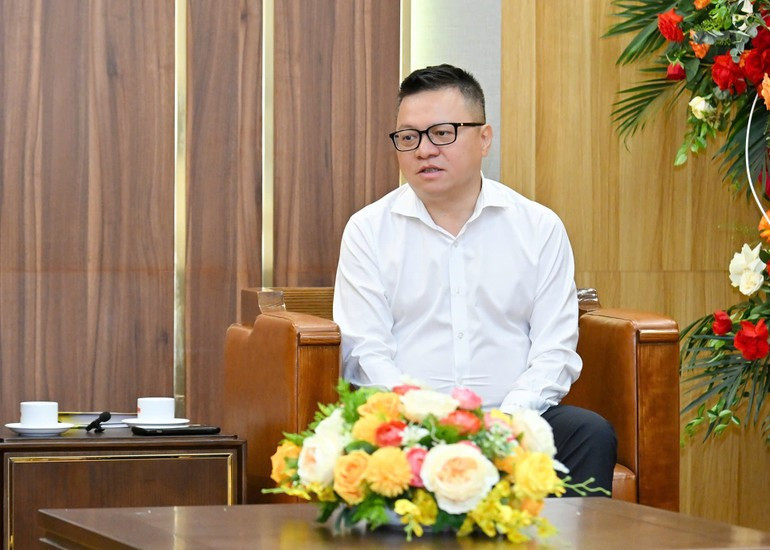 越共中央委员、《人民报》社总编辑、中央宣教与民运部副部长、越南新闻工作者协会主席黎国明。 05.jpg