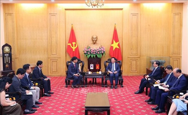 阮春胜院长会见三星越南总经理Na Ki Hong。(图片来源:越通社) 02.jpg