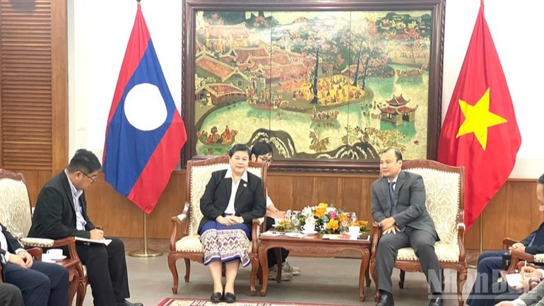 黎海平常务副部长就新闻媒体工作交换了意见。 02.jpg