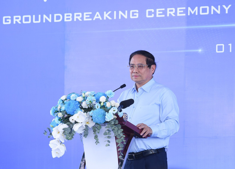 范明正总理在仪式上致辞。