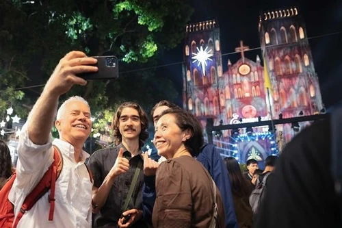 许多外国游客对充满活力、开放、包容的河内留下深刻印象。（图片来源：越通社）