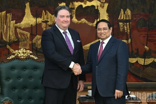 范明正总理会见前来辞行拜会的美国驻越南大使马克·纳珀。（陈海 摄）
