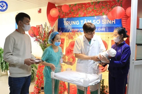 春节假期前四天超8300名新生儿在医疗机构平安降生。