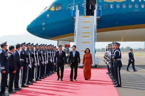 国家主席梁强抵达韩国开始出席2025年APEC领导人会议周系列活动。(春奇 摄)