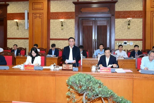 越共中央书记处常务书记陈锦秀在会上致辞。(登科 摄)