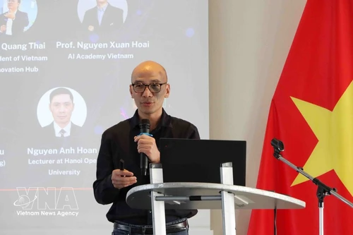 卢森堡邮政集团Cyberlabs 小组创新研究与产品开发主管、比利时与卢森堡越南知识分子协会副主席阮惟渠博士。（图片来源：越通社）