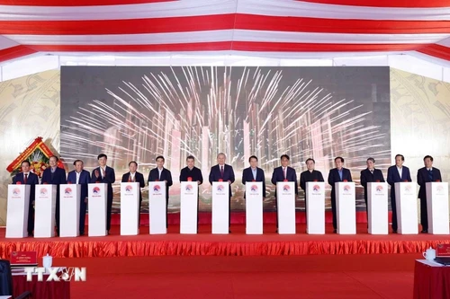 越共中央总书记苏林出席高平省长河九年一贯制寄宿学校开工仪式。（图片来源：越通社）