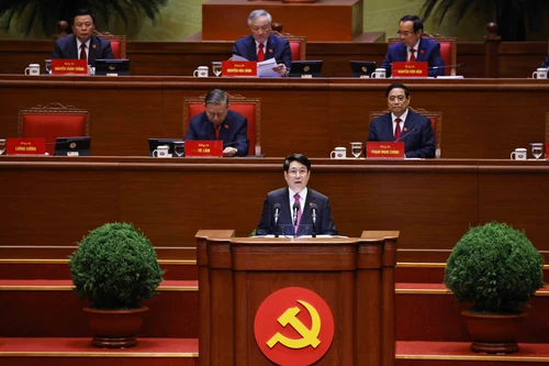 越南国家主席梁强在越南共产党第十四次全国代表大会上致开幕词。