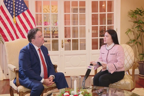 美国驻越南大使马克·纳珀在2026年新年前夕接受越通社记者采访。（图片来源：越通社）