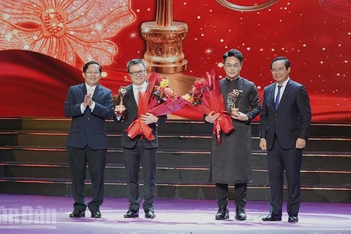 《人民报》摄总编辑黎国明接受第31届金梅奖。