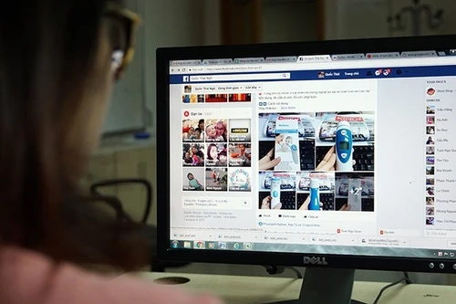 消费者在网上购物时，需要仔细了解卖家信息和商品信息。（慧宜 摄）