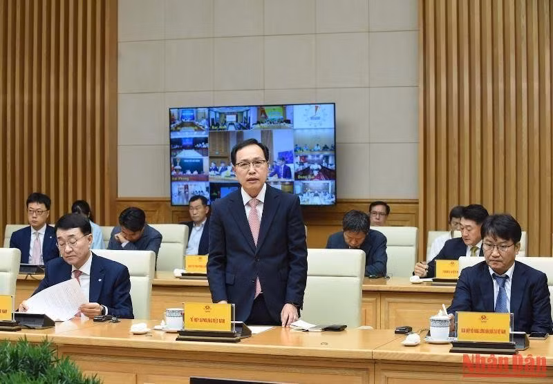 越南政府总理范明正同在越南的韩国企业组织、协会代表举行对话会（组图） ảnh 7