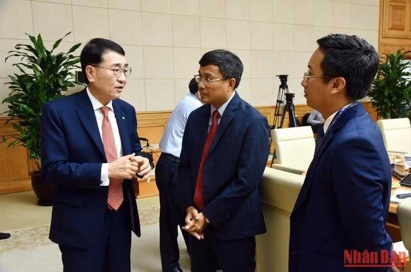 越南政府总理范明正同在越南的韩国企业组织、协会代表举行对话会（组图） ảnh 8