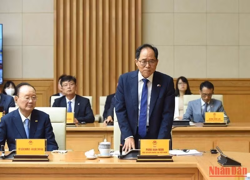 越南政府总理范明正同在越南的韩国企业组织、协会代表举行对话会（组图） ảnh 5