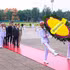 泰国国王玛哈·哇集拉隆功和王后苏提达·帕查拉素塔皮蒙拉敬献花圈并入陵瞻仰胡志明主席遗容。