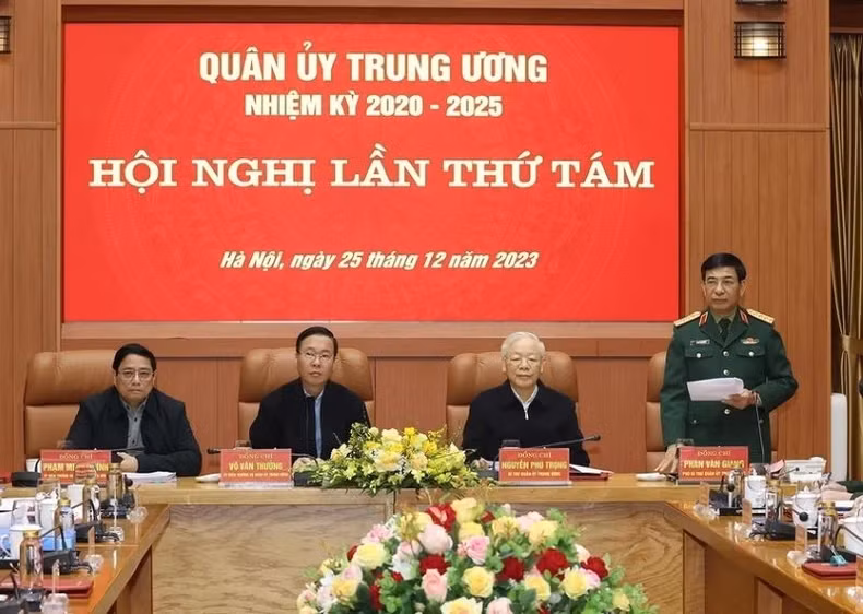 越共中央政治局委员、中央军委副书记、国防部部长潘文江大将在会上发表讲话。