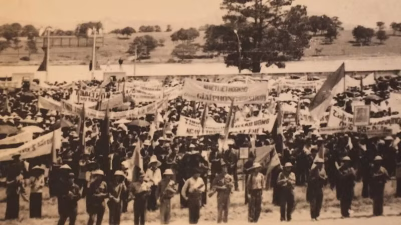 资料图：1975年4月3日，大叻人民举行集会，庆祝解放。