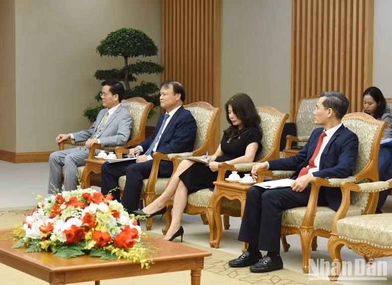 越南政府总理范明正会见美国参议员迈克·克雷波【组图】 ảnh 5