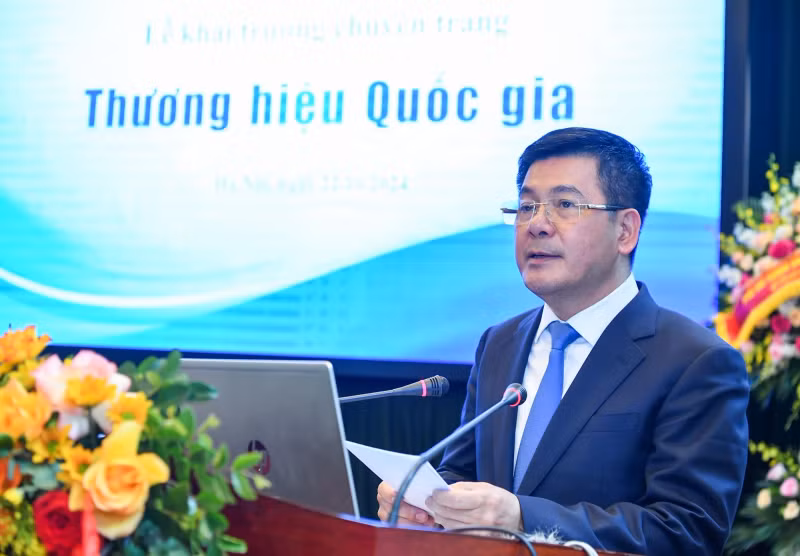 越南工贸部部长阮鸿延发表讲话。 越南工贸部部长阮鸿延发表讲话。