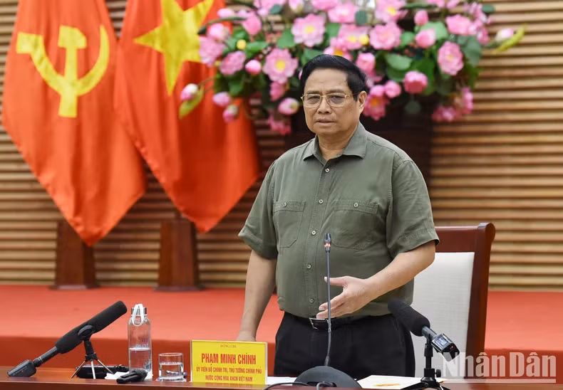 越南总理范明正在会上发表讲话。（陈海 摄）